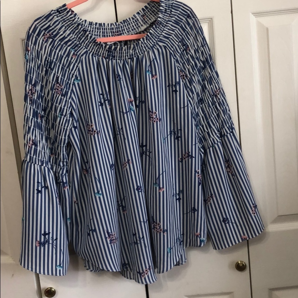 Floral bell sleeve blouse